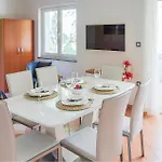 1 Bedroom Gorgeous In Apartment