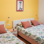 1 Bedroom Gorgeous In Apartment